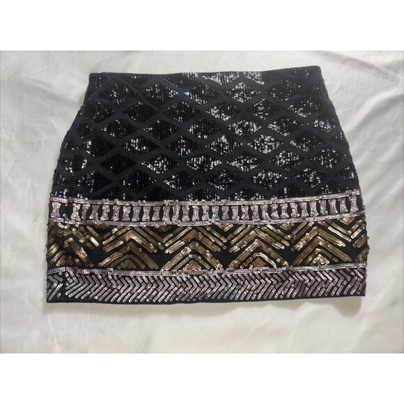Express Womens Small Black Stretch Knit Aztec Sequin Embellished Mini Skirt BL - Picture 6 of 7